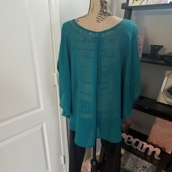 Studded Cape-like shirt - Picture 2 of 4